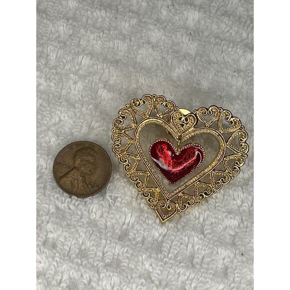 Vintage 1990 Dangling Heart Pin Gold Tone Red Enamel Avon Love Valentines - Picture 4 of 4